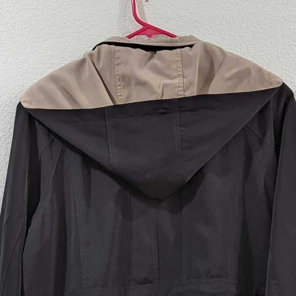 Liz Claiborne Black & Beige Lined Raincoat w/Removable Hood (LP) - Picture 9 of 11